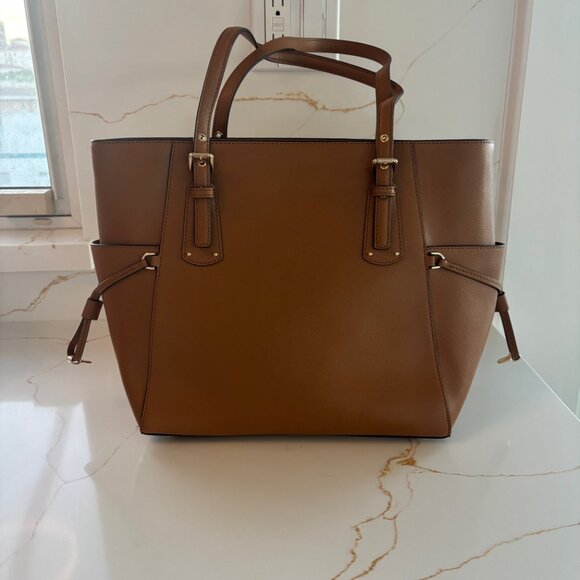 Michael Kors Voyager Tote in Style 30H7GV6T9L (Acorn Leather, East / West Tote) - Picture 5 of 8